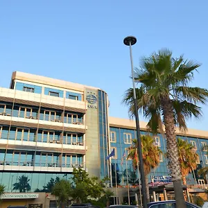 فندق إنترناشيونال, فلورا